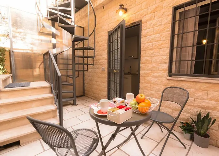 Leonina 75 Holidays Apartament