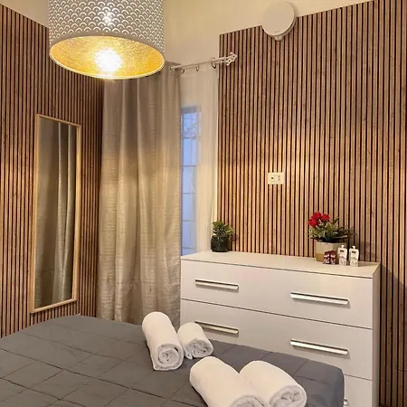 Leonina 75 Holidays Apartament *