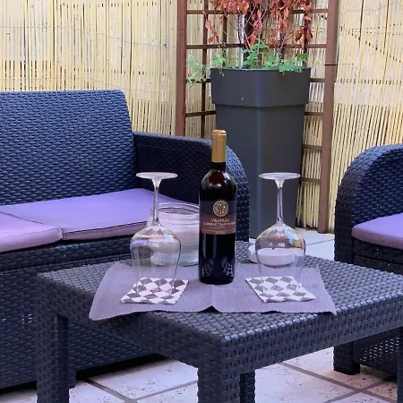 Leonina 75 Holidays Apartament